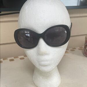 Bevel Daphne Black Oval Sunglasses